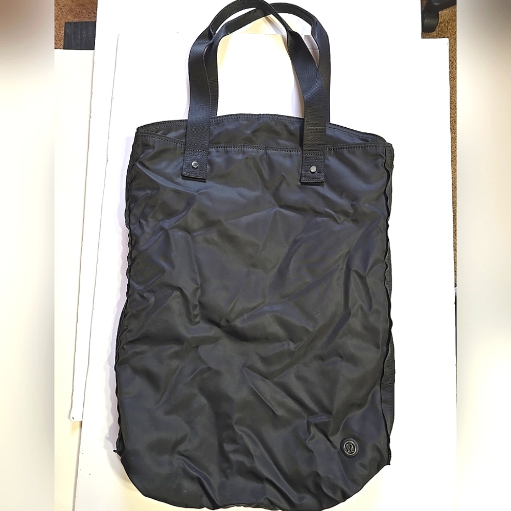 Lululemon Ladies Bring It Om Tote Black Expandable